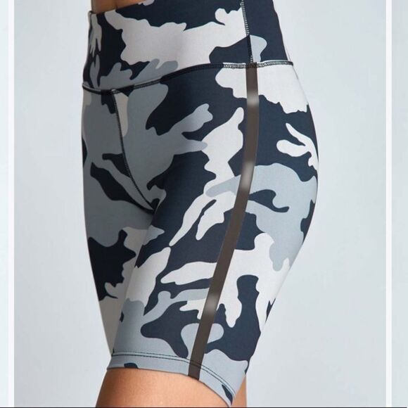 🆕 Noli Yoga Cacao Camo Bike Shorts - Picture 5 of 10